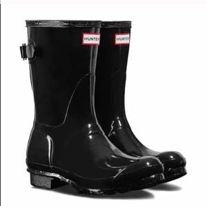 Short glossy hunter boots